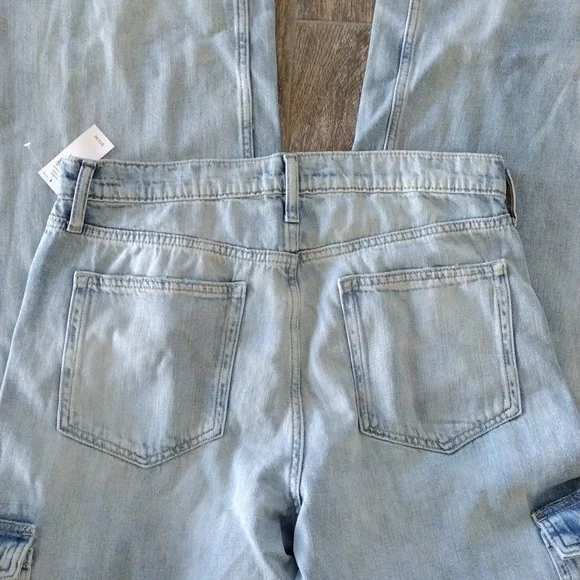 GAP Factory High Rise Wide-Leg Cargo Jeans. Size: 12/31 Regular - Picture 11 of 11
